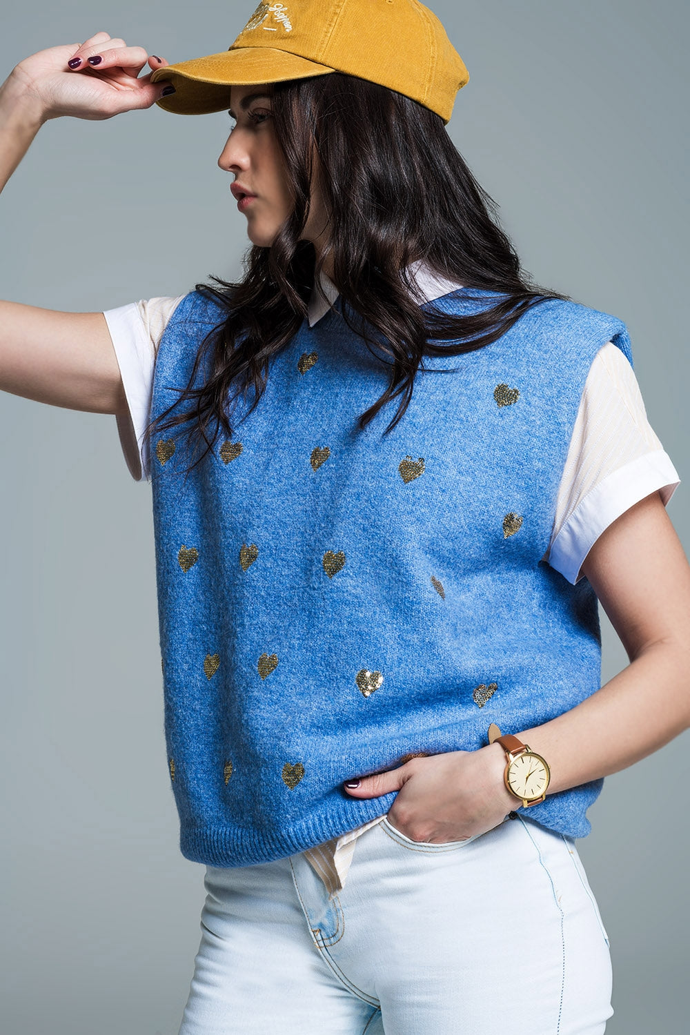 Pull sans manches bleu avec cœurs en paillettes argentées