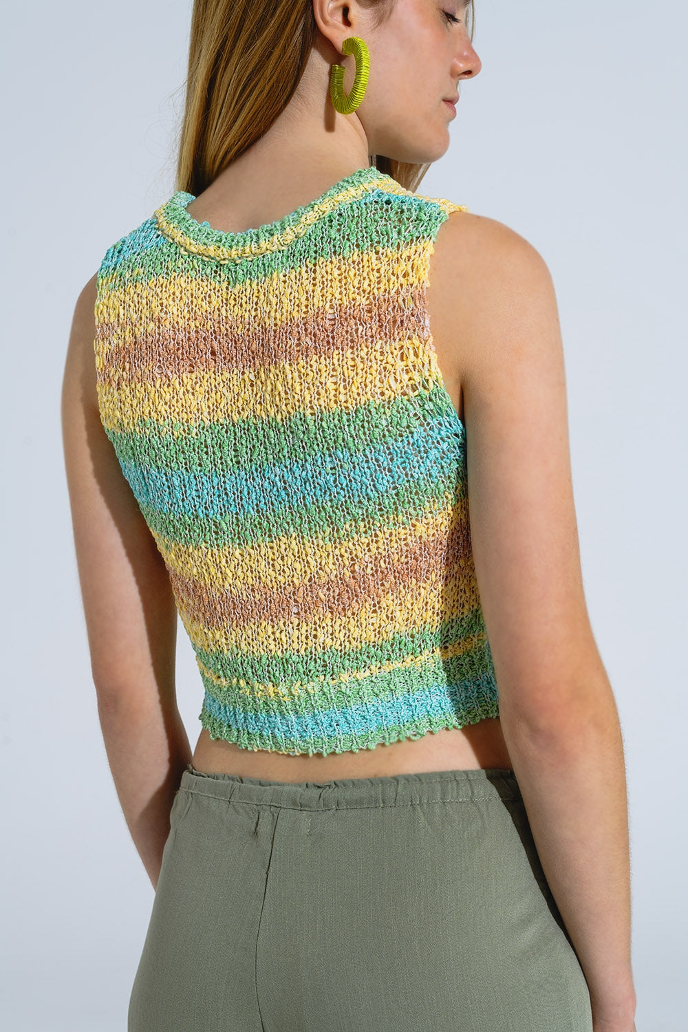 Pull sans manches en tricot multicoloree avec rayures et encolure ras du cou