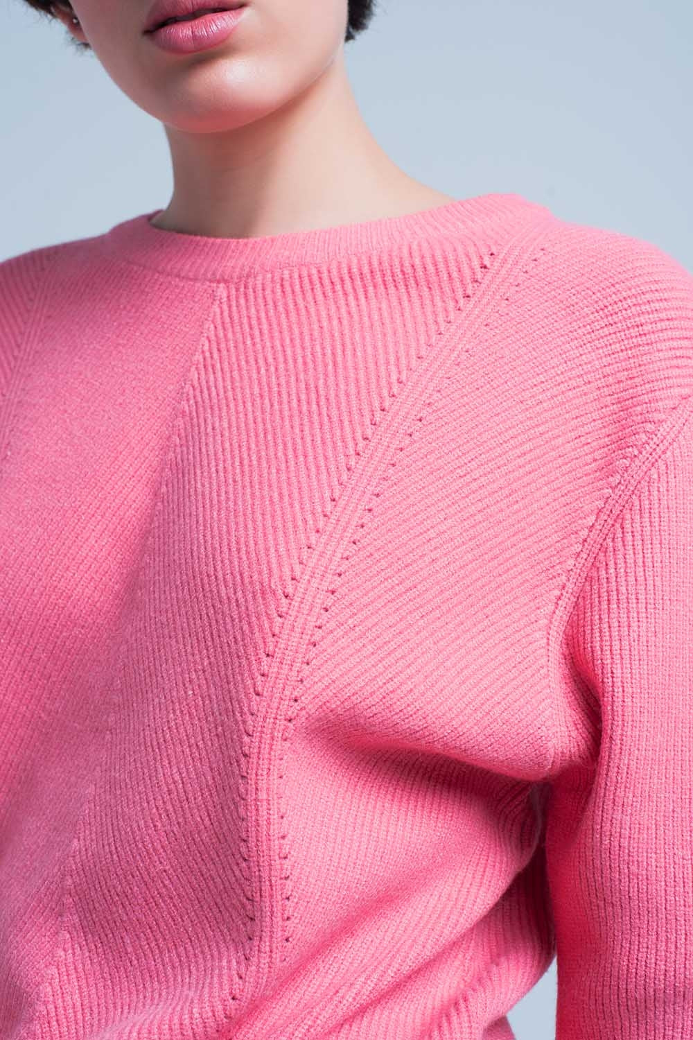 Pull texturé rose avec col rond motif à rayures