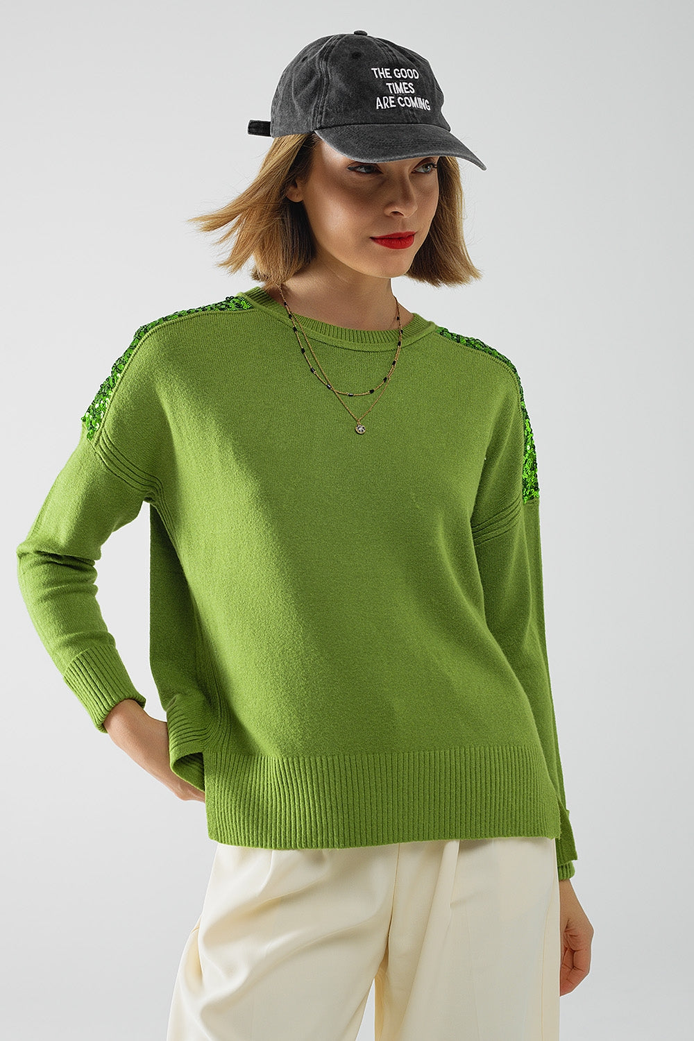 Pull vert à manches longues avec paillettes sur les épaules