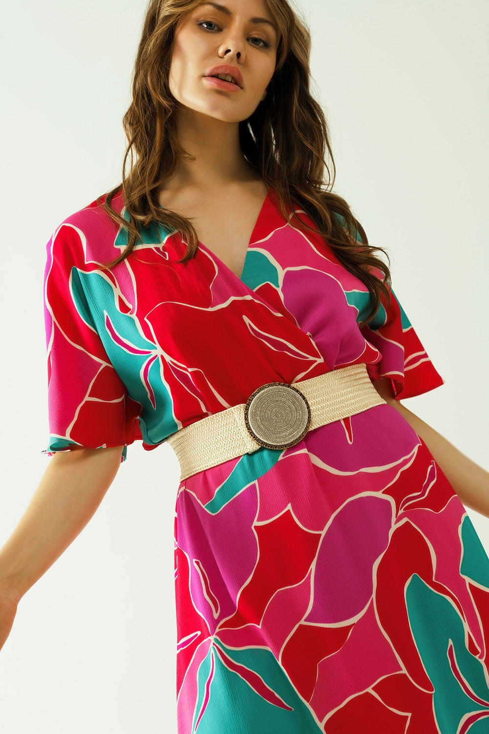 Robe ample à manches courtes avec motifs floraux