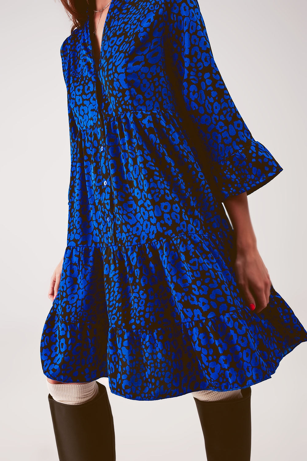 Robe babydoll courte bleu à volants étagés et imprimé animal