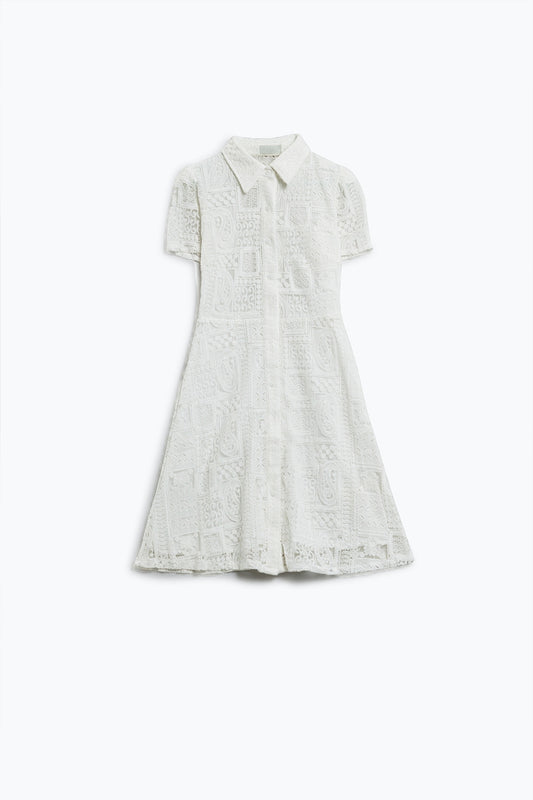 Q2 robe blanche boutonnée en crochet