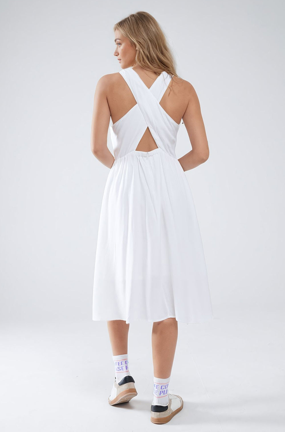 Robe blanche boutonnée
