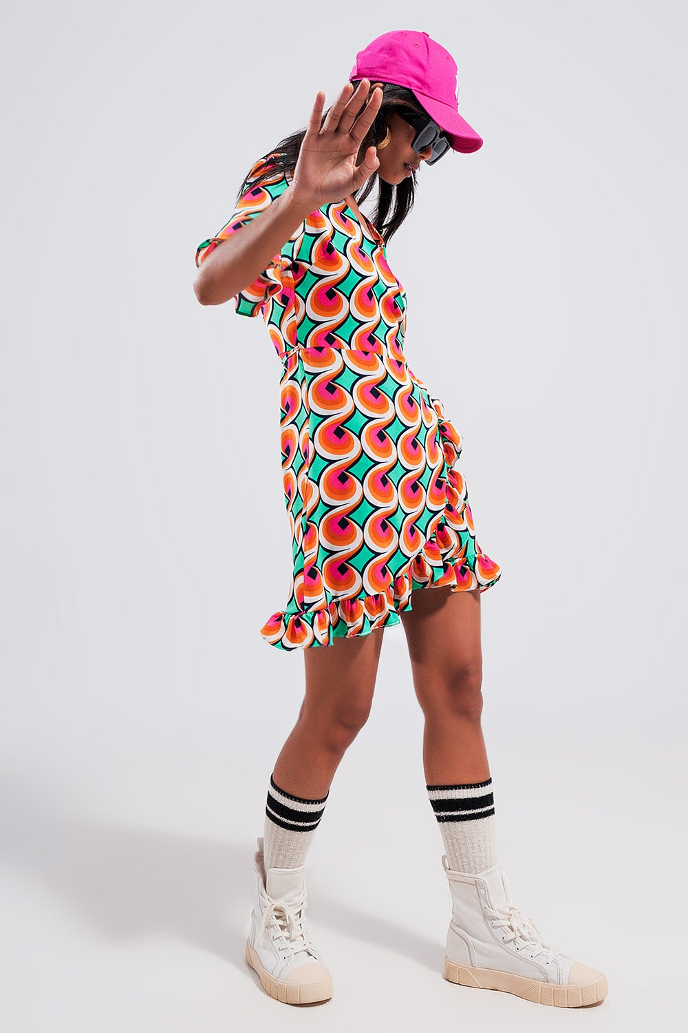 Q2 Robe cache cœur courte avec ourlet à volants et imprimé style années 70 orange