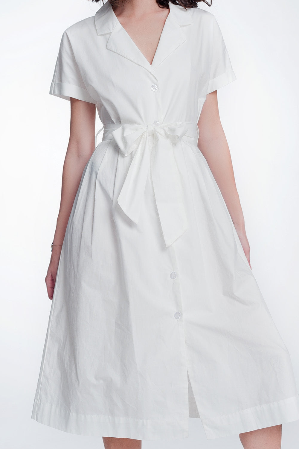 Robe chemise en popeline blanche avec ceinture et manches courtes