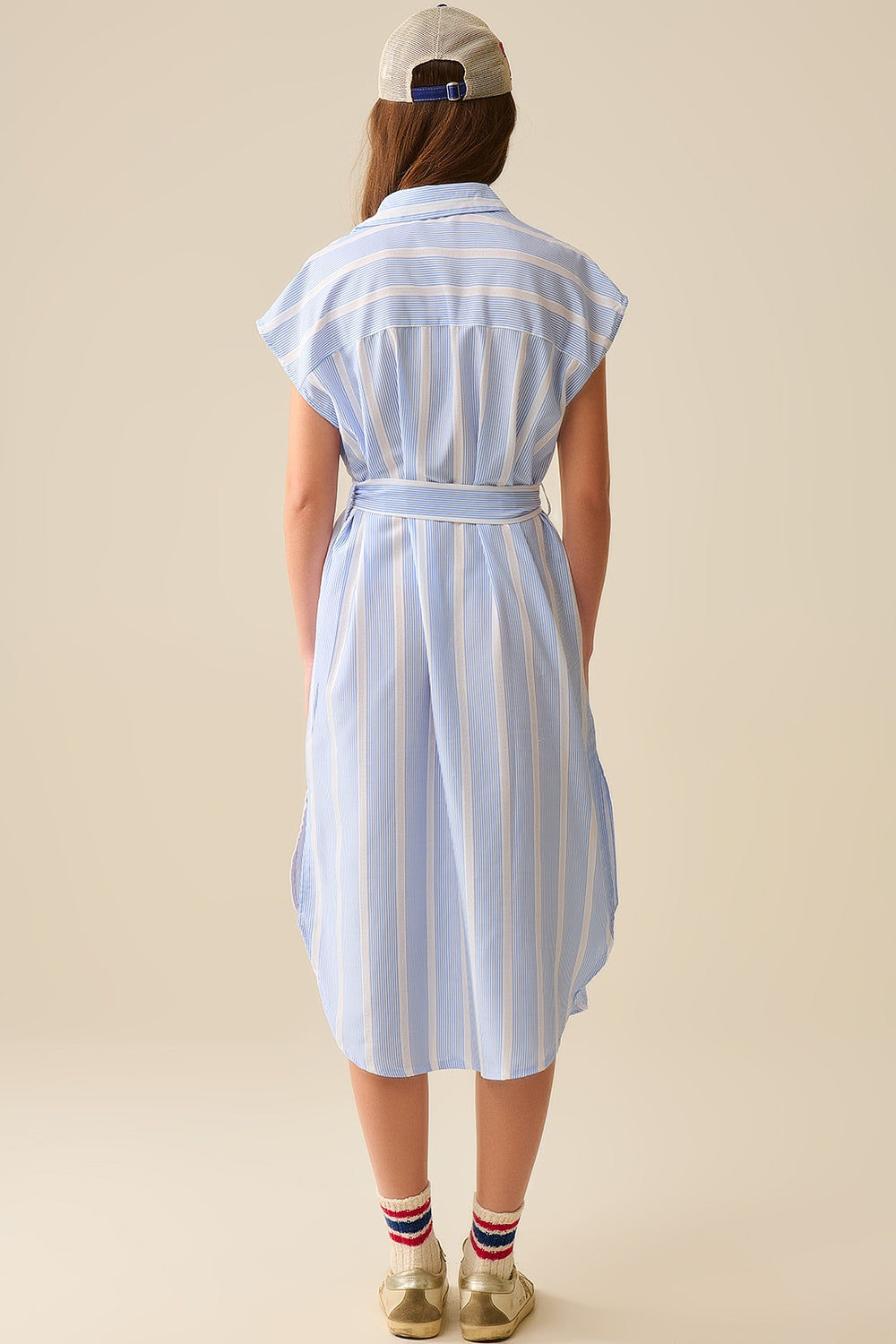 Robe chemise maxi sans manches à rayures bleues et blanches