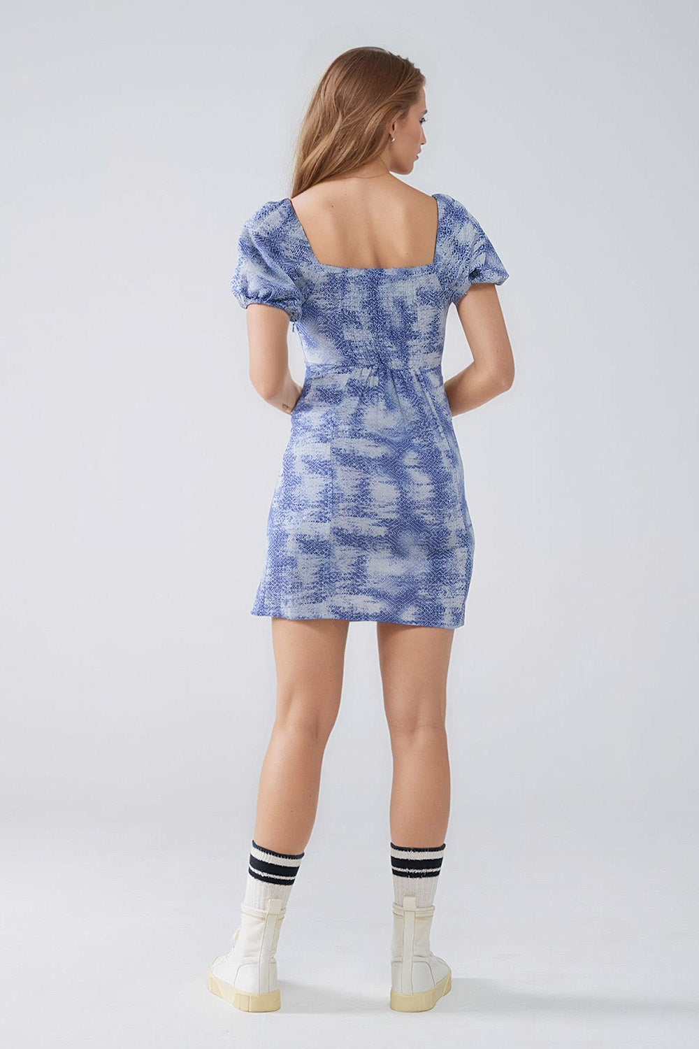Robe courte à manches bouffantes en imprimé abstrait bleu et blanc