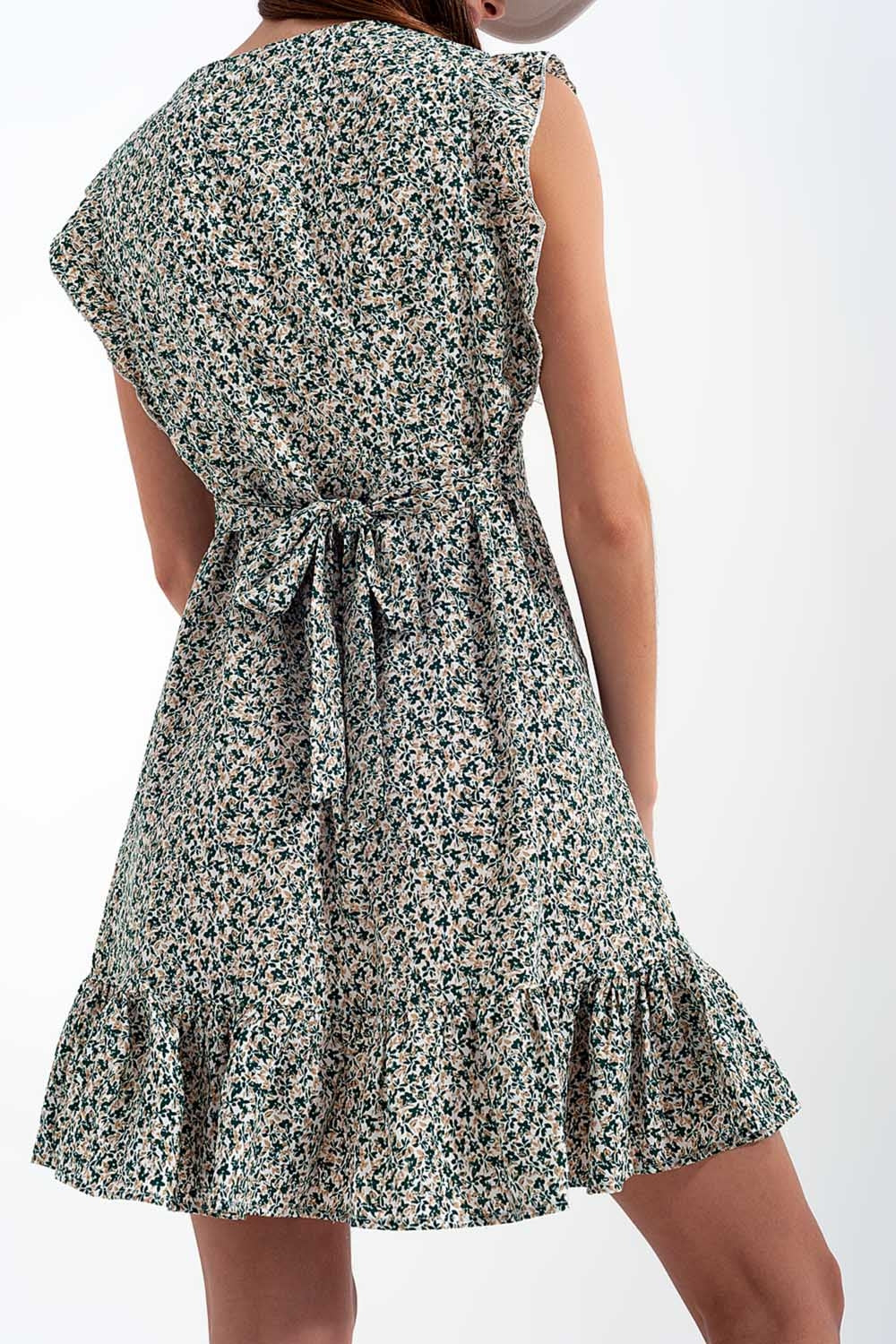 Robe courte à manches volantées et petites fleurs en vert