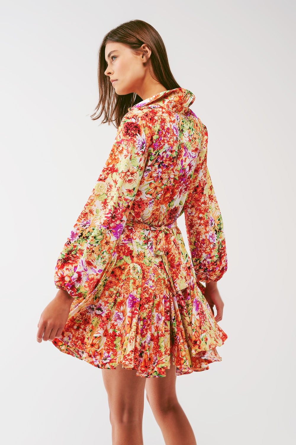 Robe courte à volants avec imprimé floral multicolore