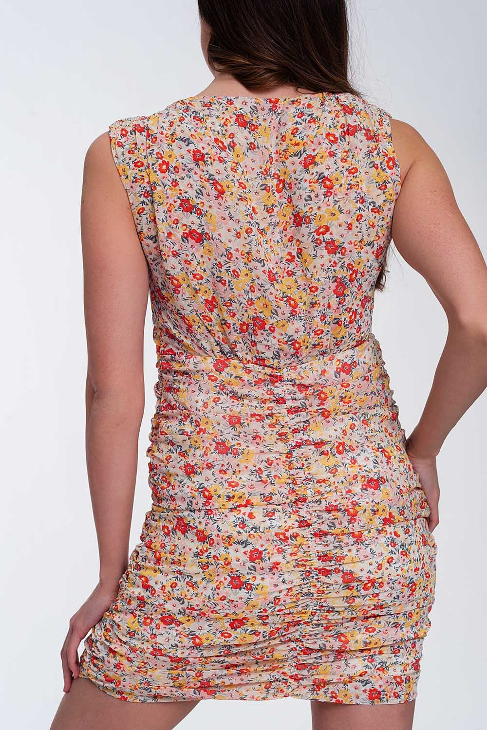 Robe courte froncée à fleurs