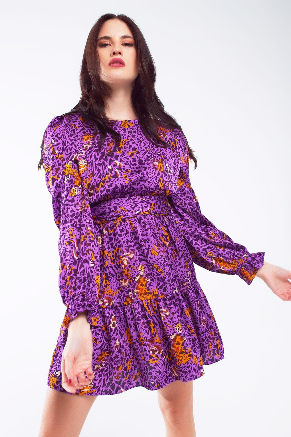 Robe courte imprimée avec jupe à volants en violet