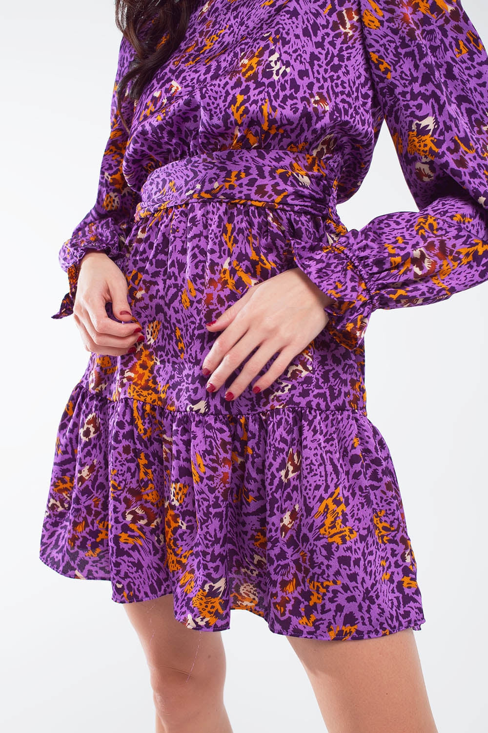 Robe courte imprimée avec jupe à volants en violet