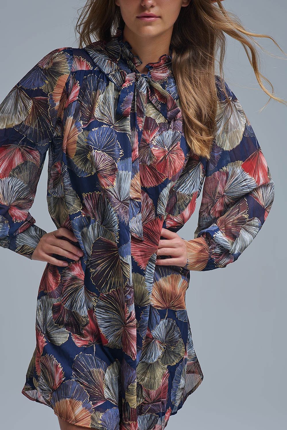 Robe élégante à col cravate et ligne A florale