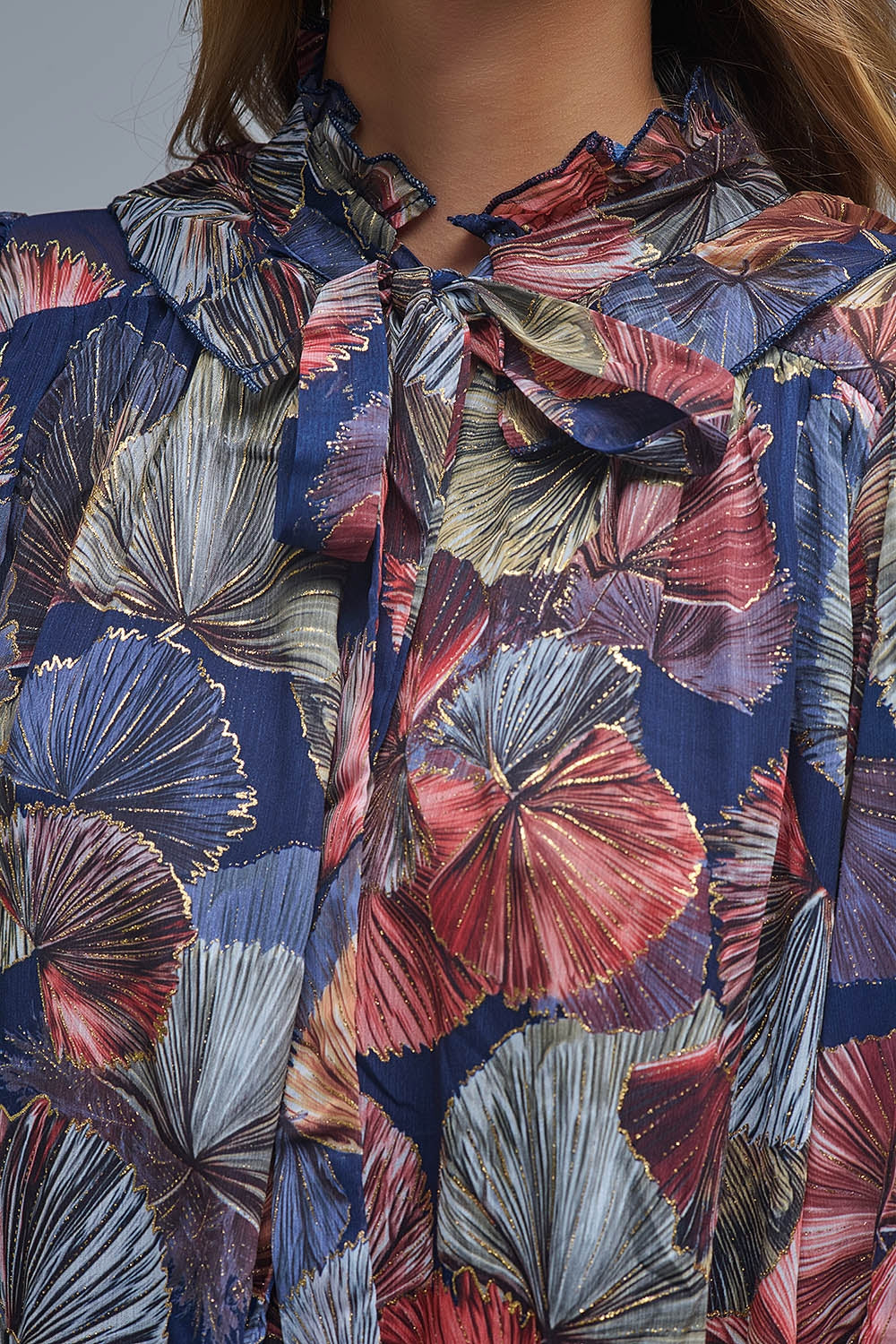 Robe élégante à col cravate et ligne A florale