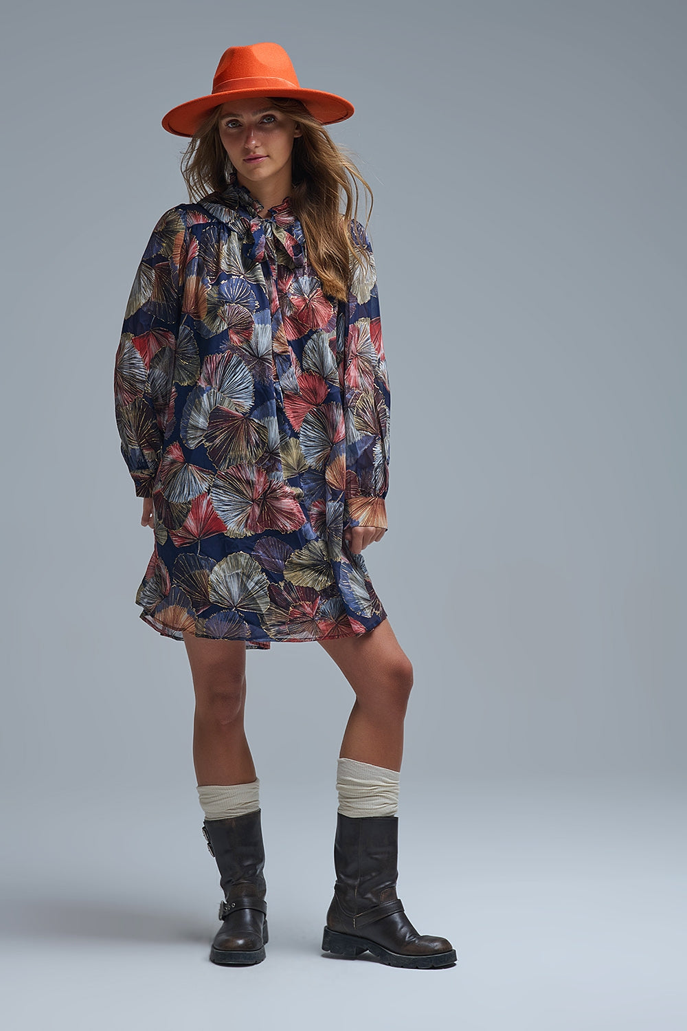 Robe élégante à col cravate et ligne A florale