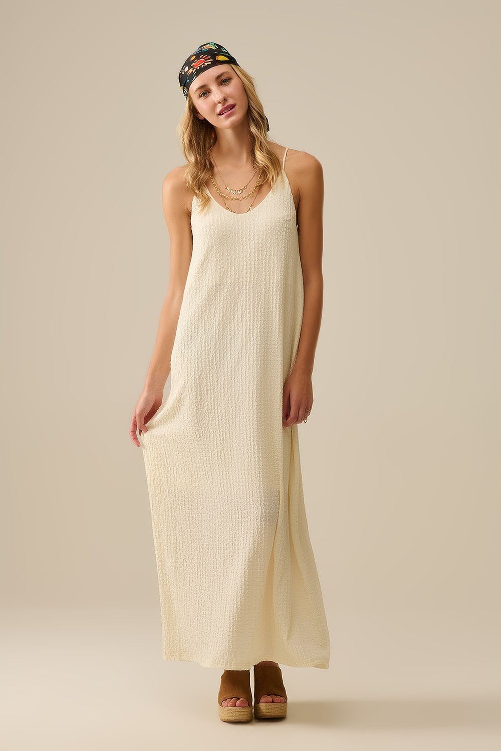 Robe longue à bretelles perlées dans le dos crème