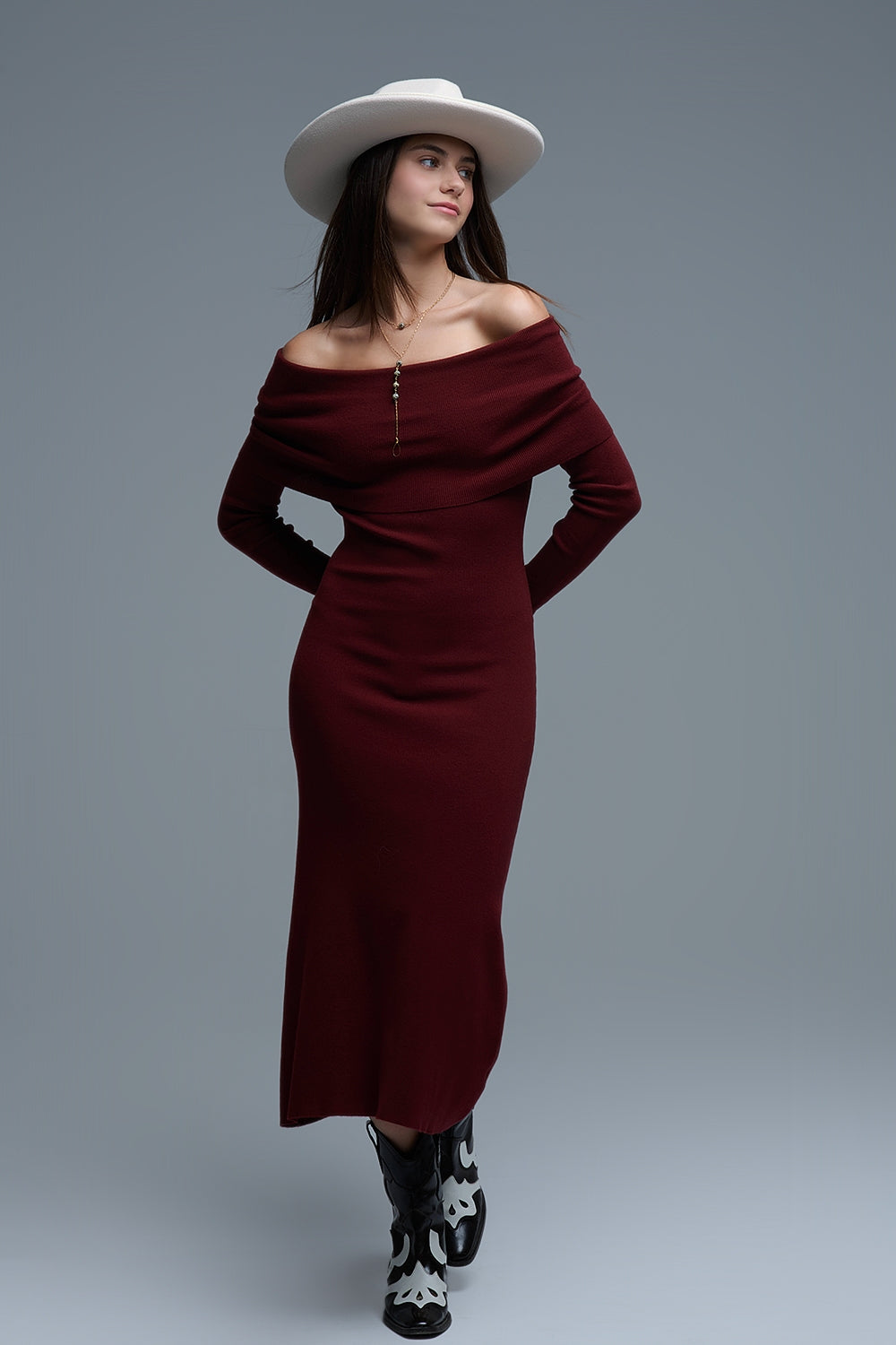 Robe longue à larges bretelles en tricot bordeaux