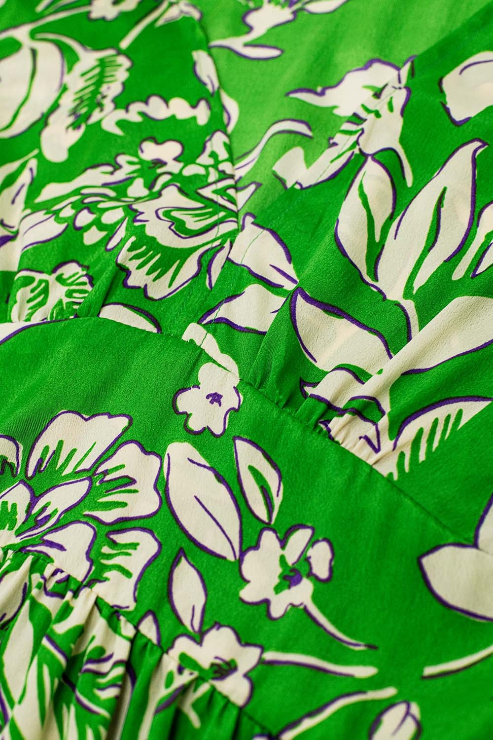 Robe longue à taille cintrée à imprimé floral en vert