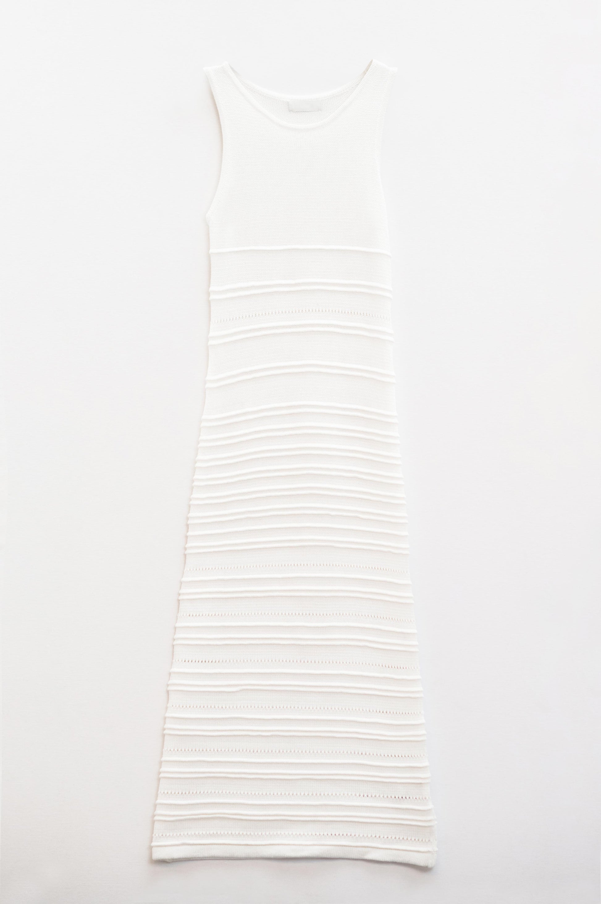 Q2 Robe longue blanche en tricot sans manches au crochet
