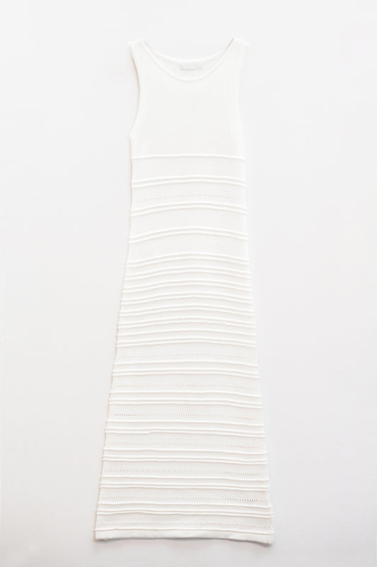 Q2 Robe longue blanche en tricot sans manches au crochet