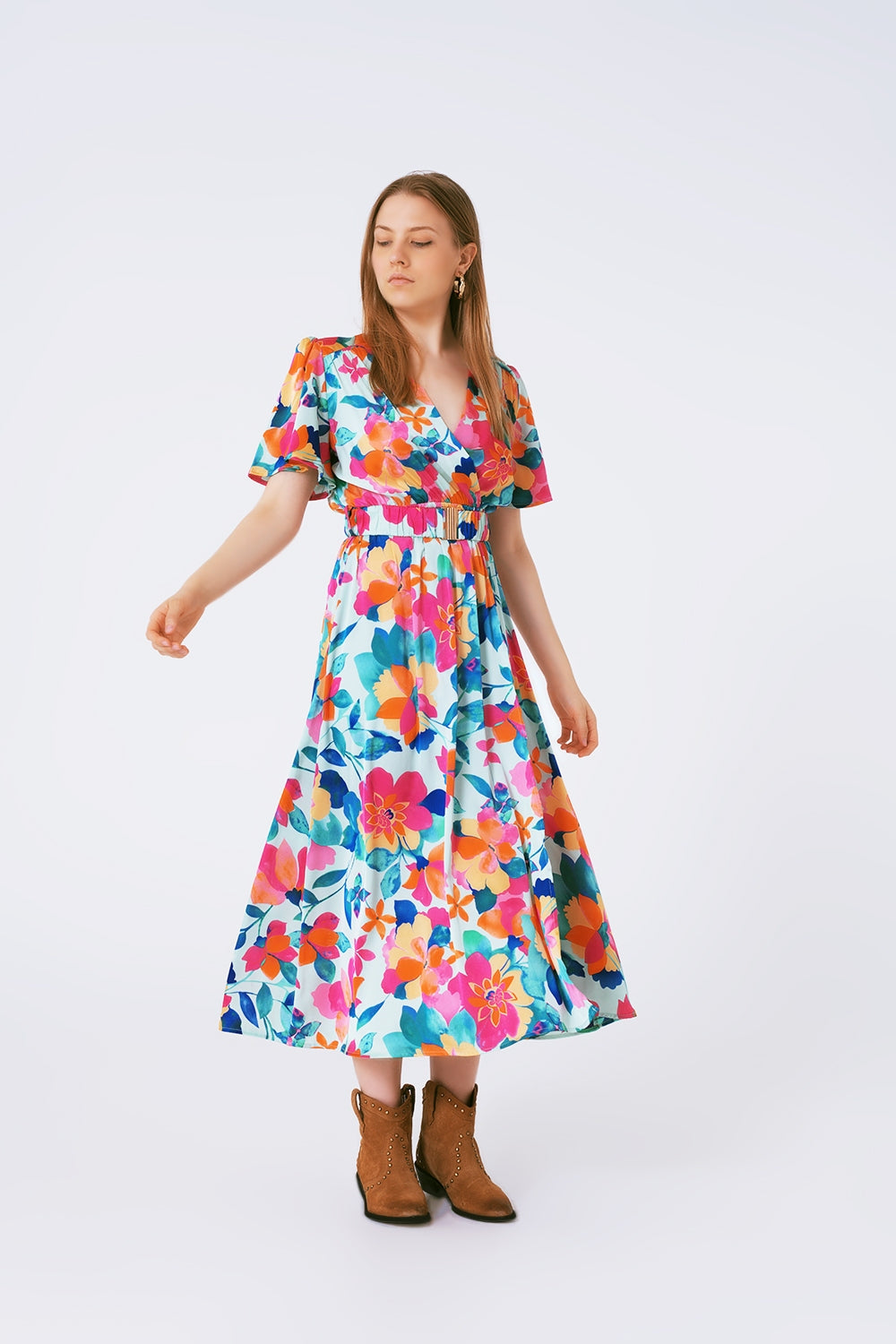 Q2 robe longue ceinturée en satin doux avec imprimé fleuri