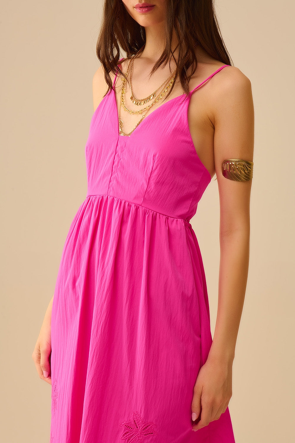 Robe longue en fucshia avec palmes brodées