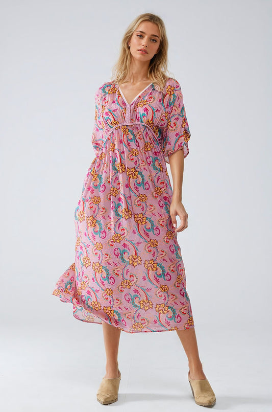 Q2 Robe longue en rose avec coutures tressées et imprimé floral