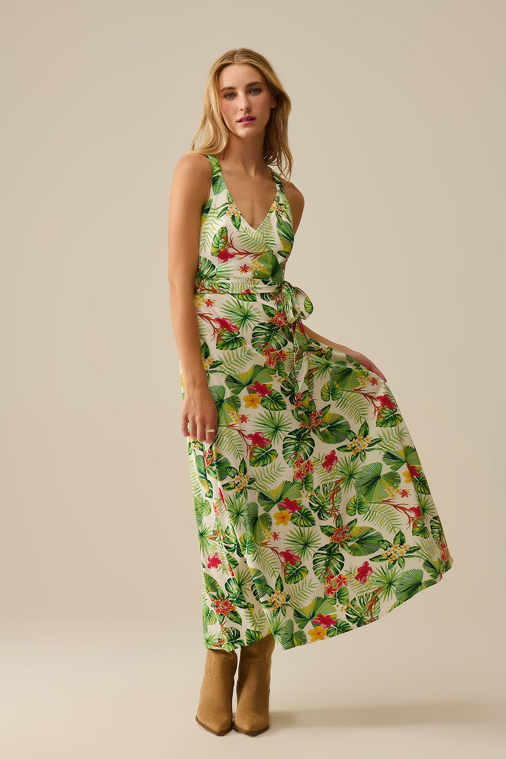 Robe longue enveloppante blanche à imprimé tropical