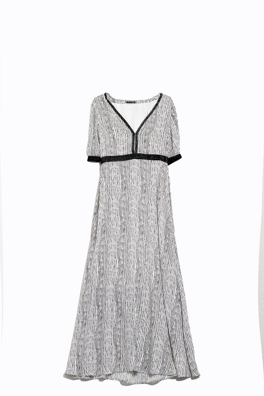 Q2 Robe longue rayée blanche avec col en V et manches courtes