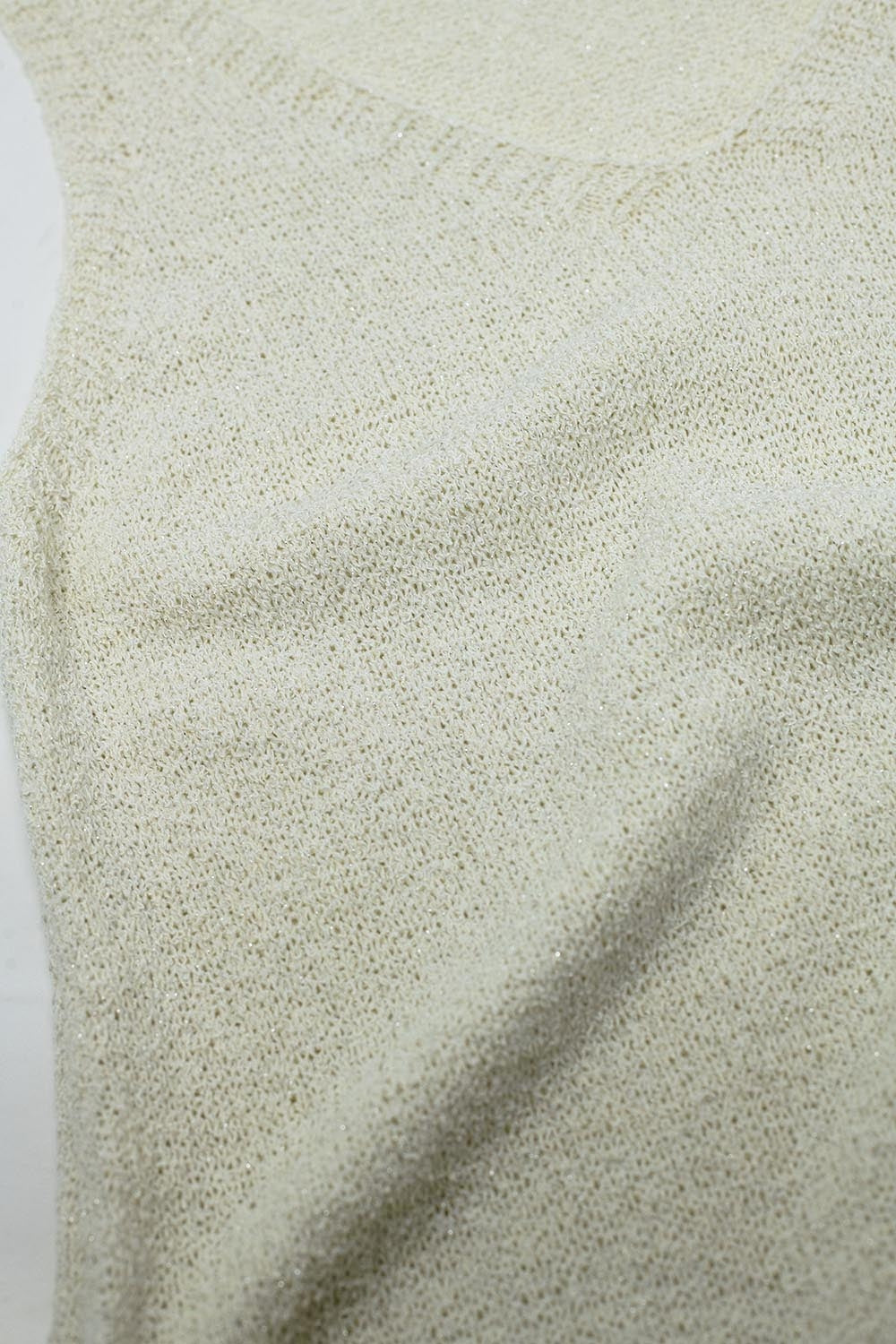 Robe longue sans manches blanche avec fente sur le côté