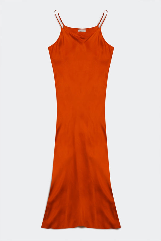 Q2 Robe longue satinée à col bénitier et fines bretelles orange