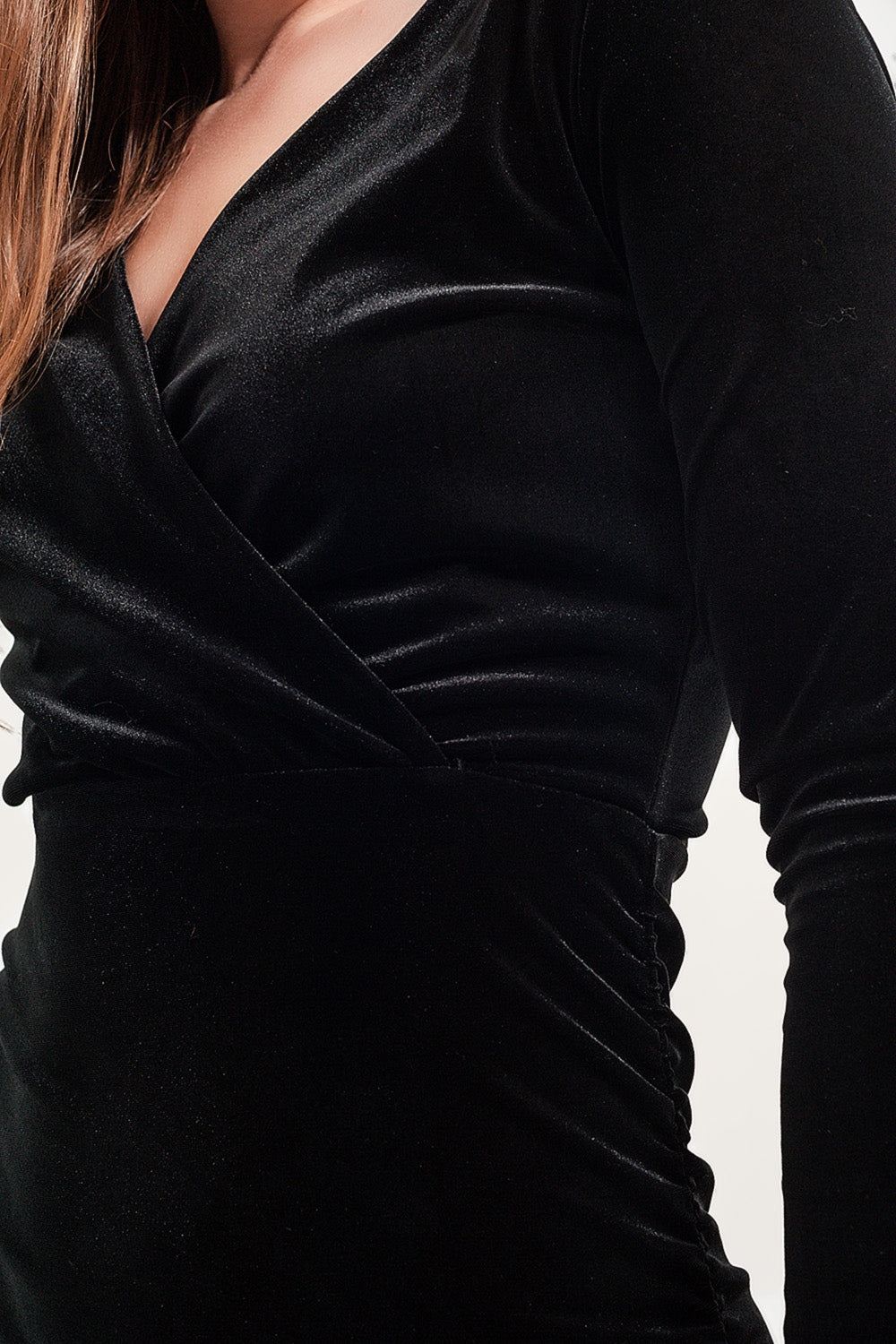 Robe mi longue en velours noire avec manches longues
