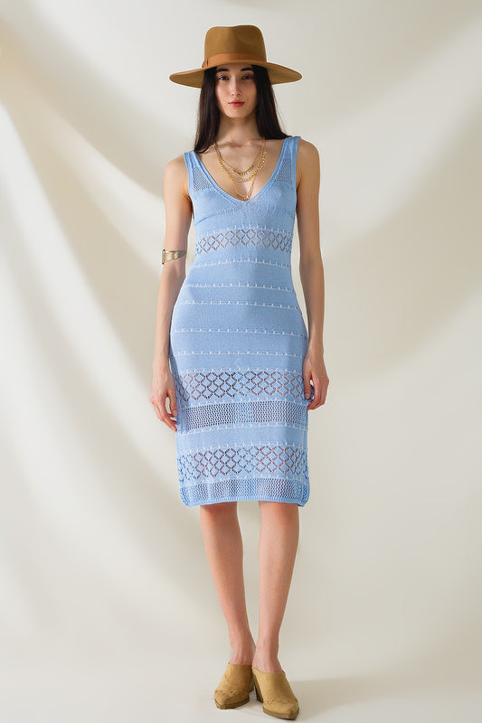 Q2 Robe midi bleu cielsans manches à encolure en V et motif en crochet
