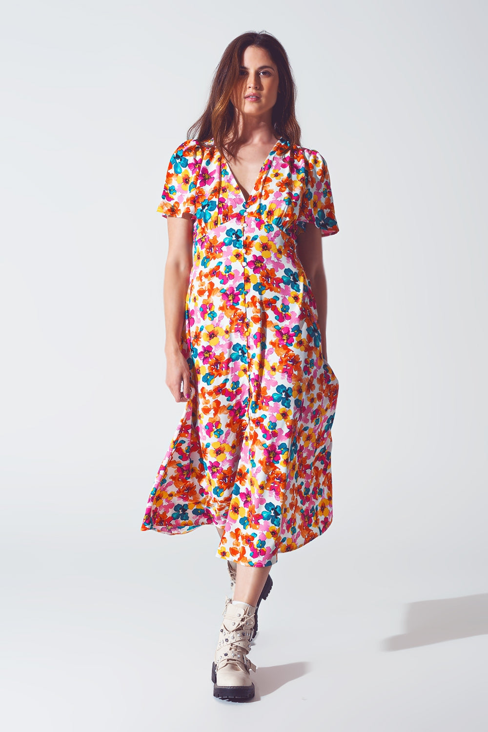 Q2 Robe midi cintrée à la taille avec motif floral multicolore