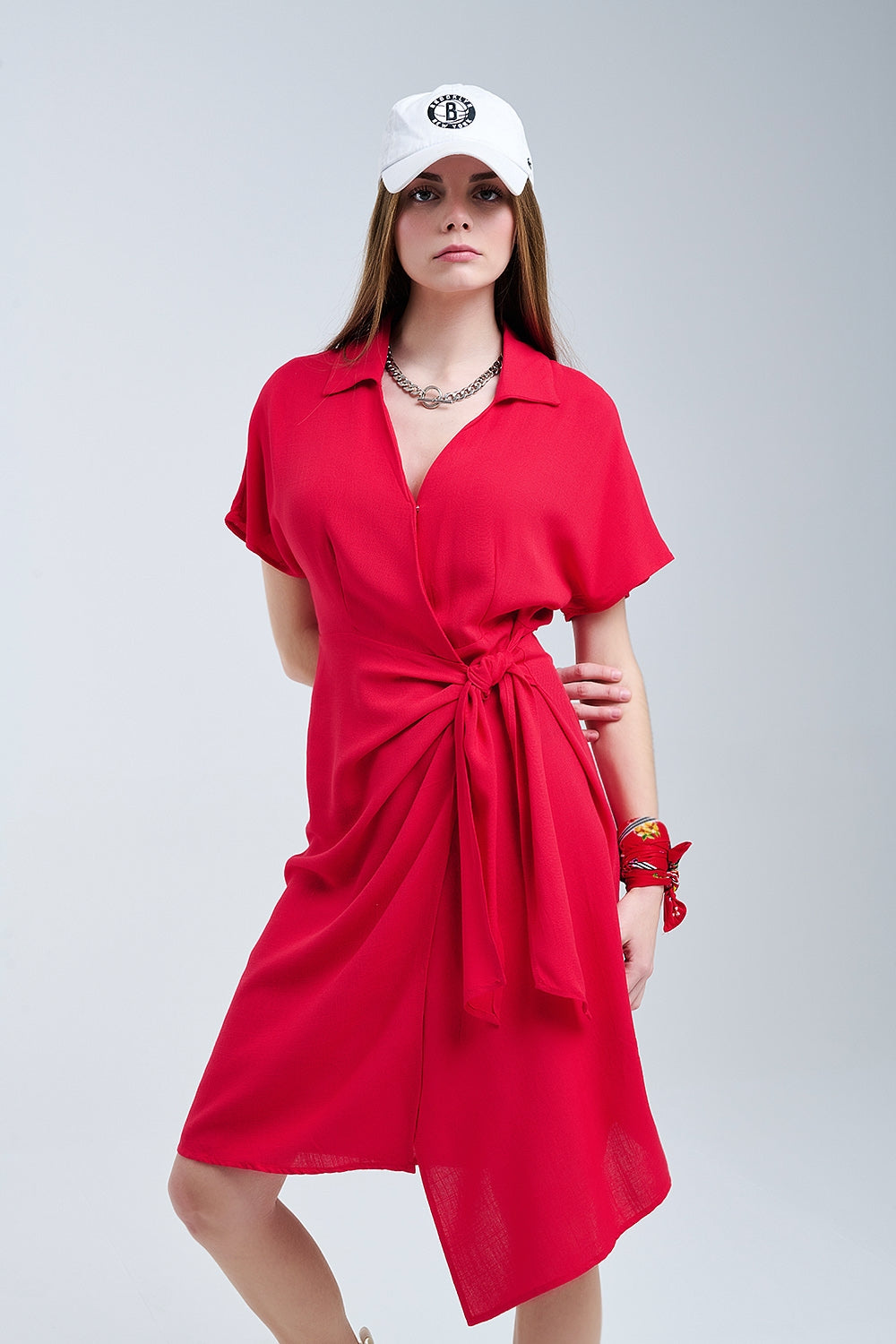 Q2 Robe midi rouge avec nœud sur le côté
