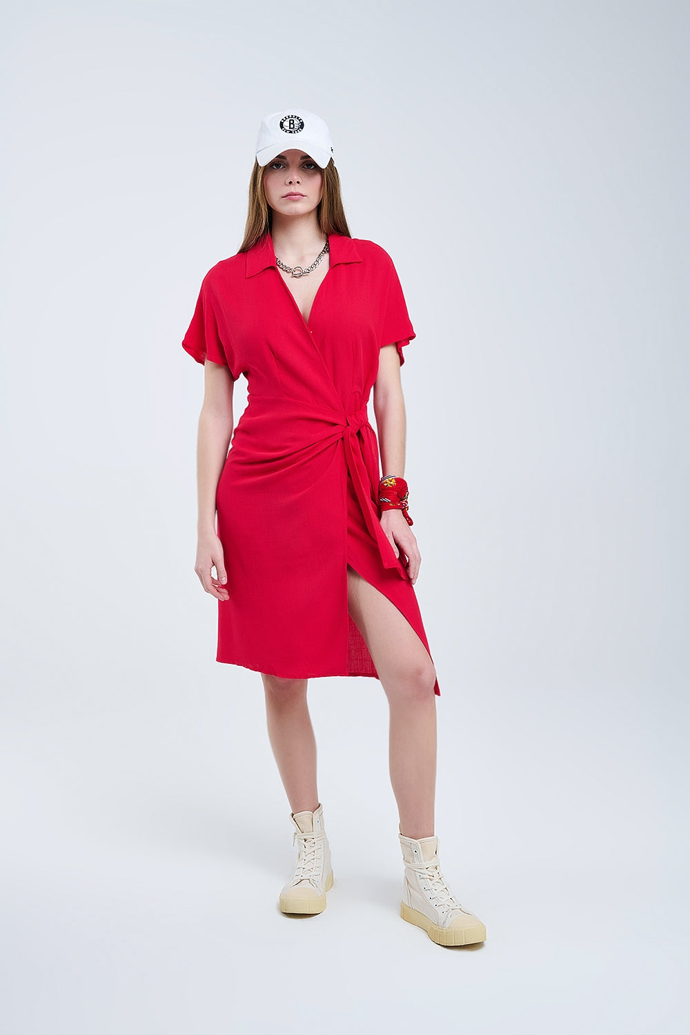 Robe midi rouge avec nœud sur le côté