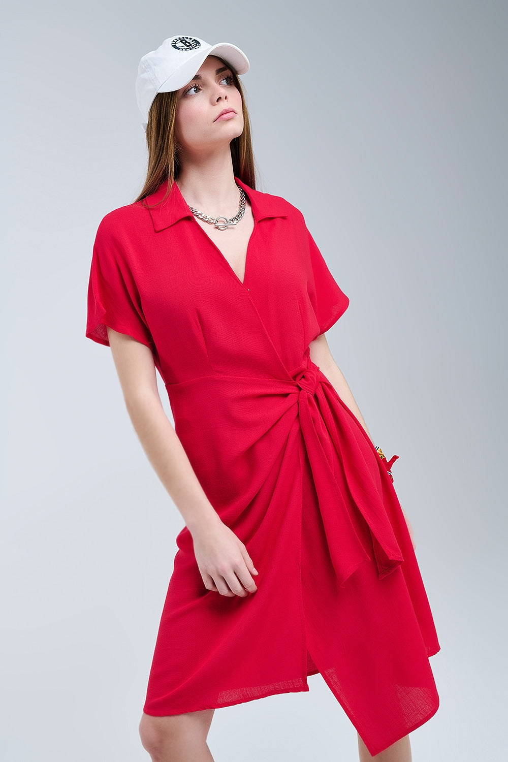 Robe midi rouge avec nœud sur le côté