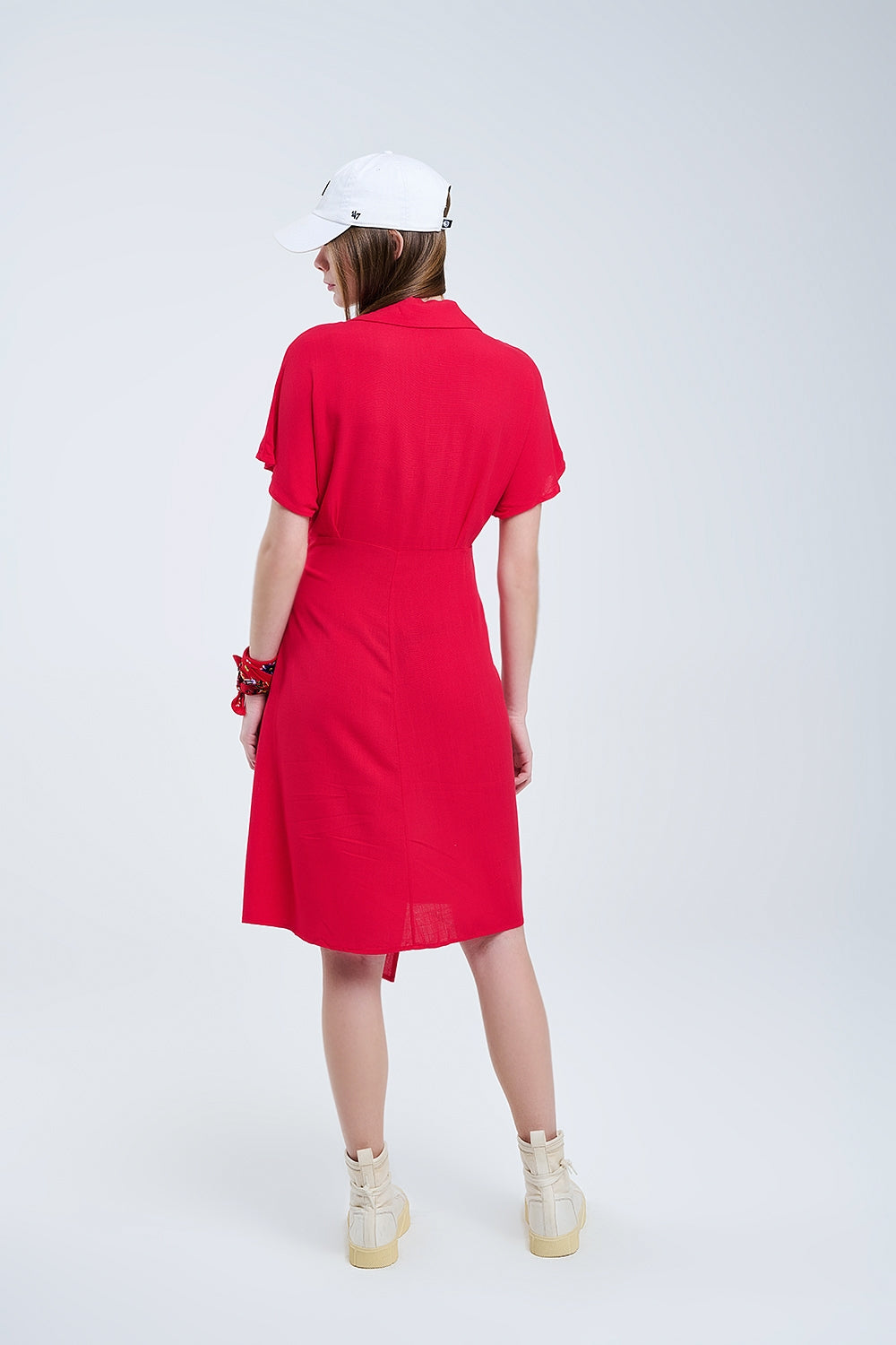 Robe midi rouge avec nœud sur le côté