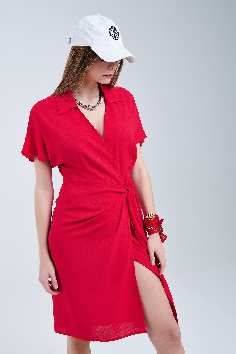 Robe midi rouge avec nœud sur le côté