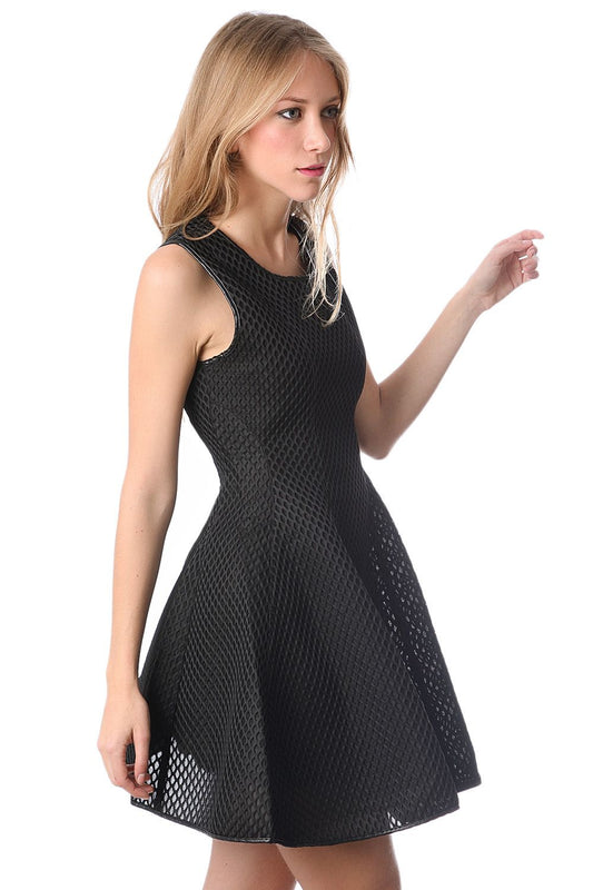 Q2 Robe noir patineuse en tulle effet cage