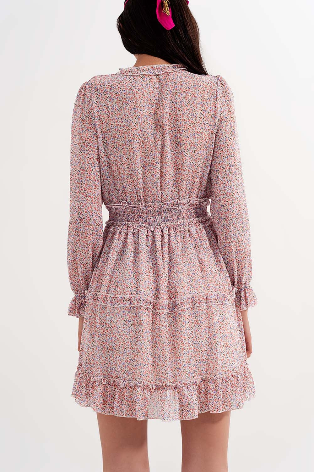 Robe patineuse courte style cache cœur à devant froncé avec manches longues imprimé fleurs rose