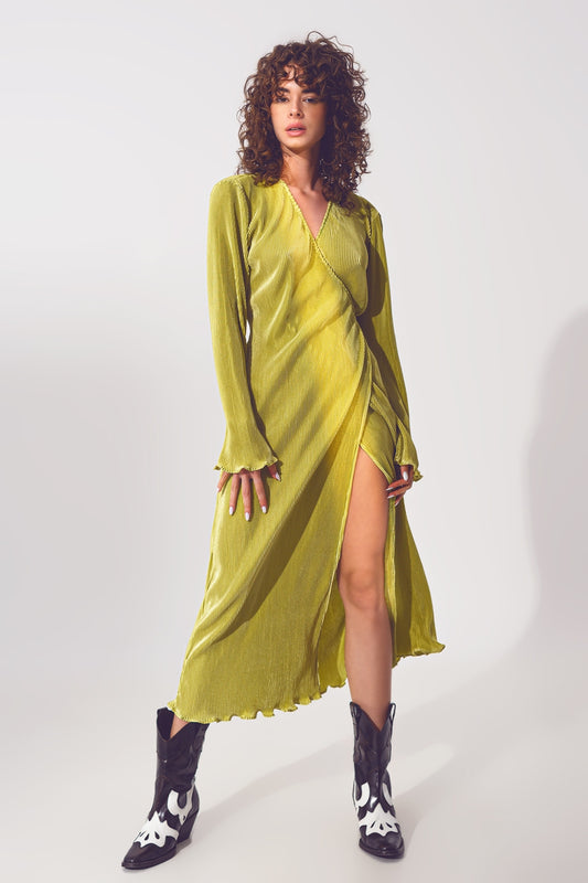 Q2 Robe plissée en satin avec détail enveloppant en verte