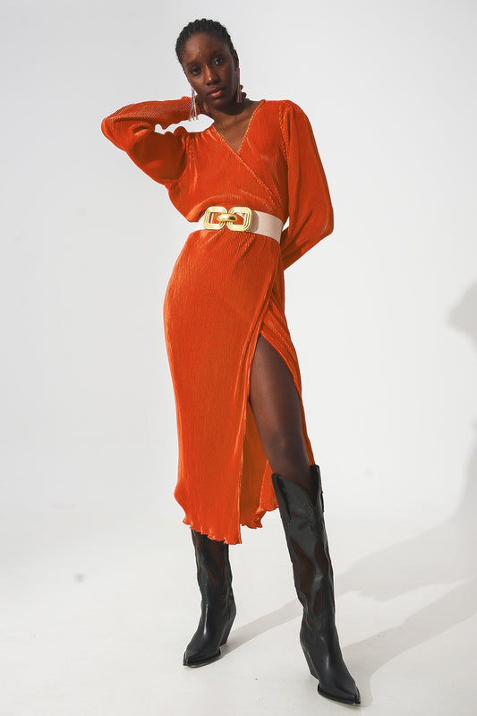 Q2 Robe plissée en satin orange avec détail portefeuille