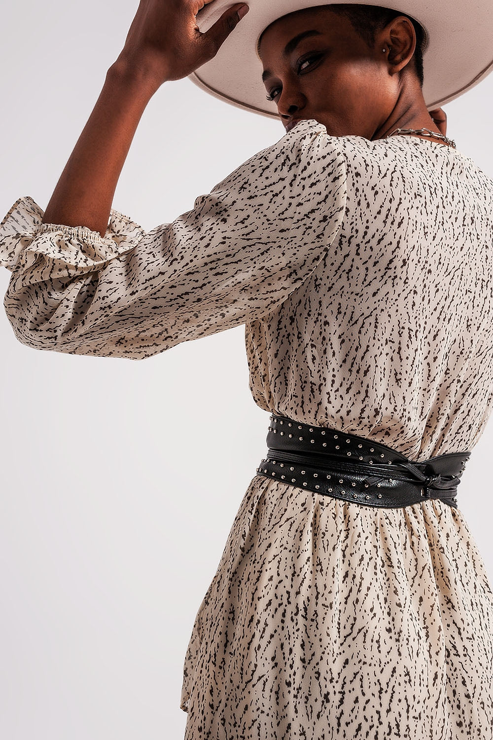 Robe portefeuille courte avec ourlet à volants blanche