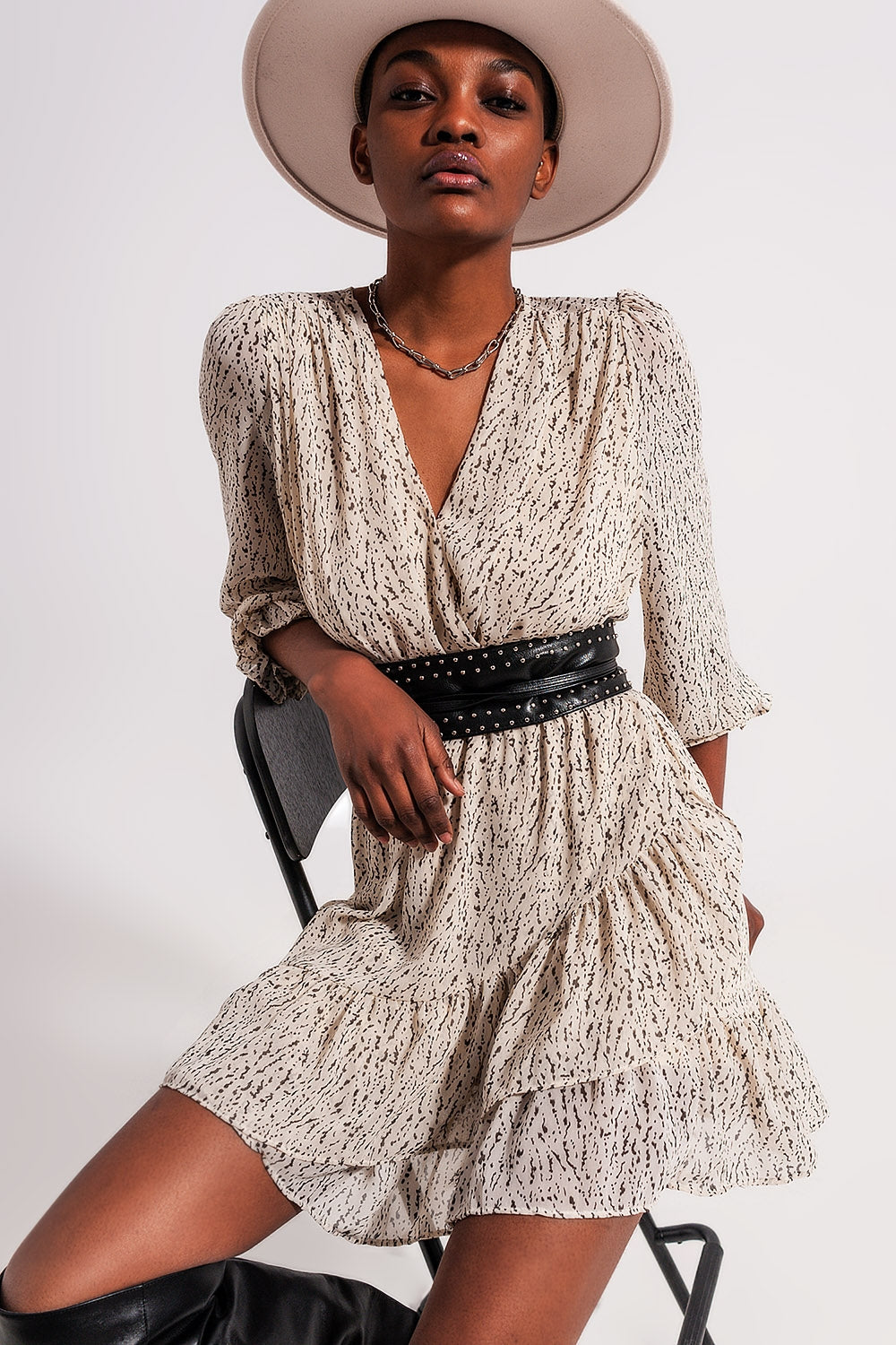 Robe portefeuille courte avec ourlet à volants blanche