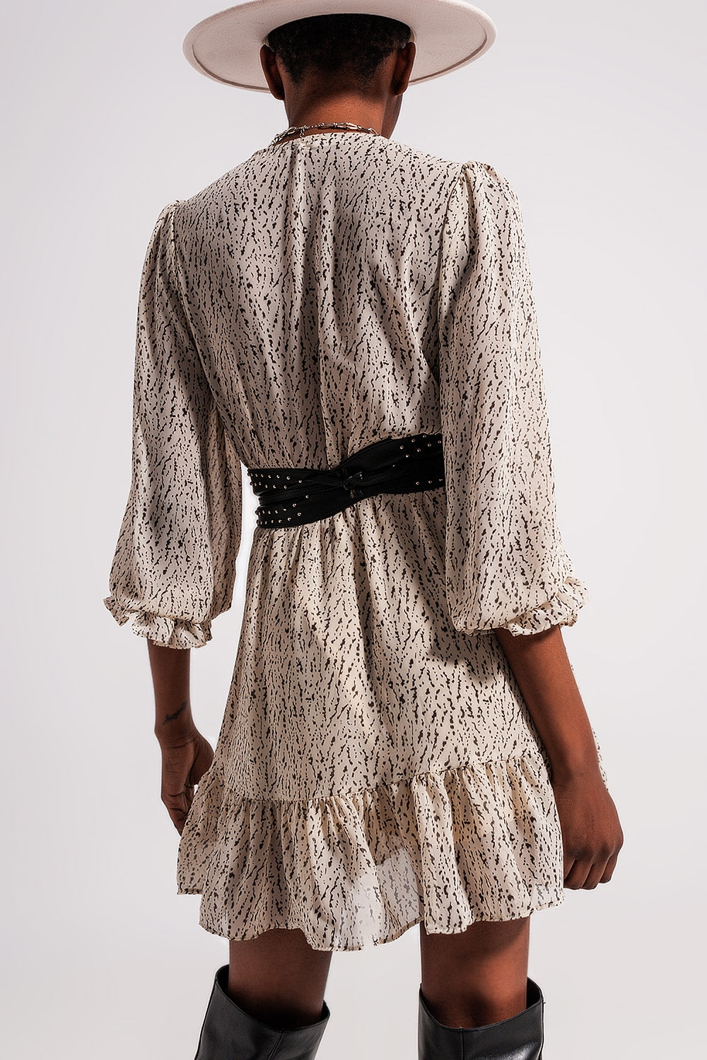 Robe portefeuille courte avec ourlet à volants blanche