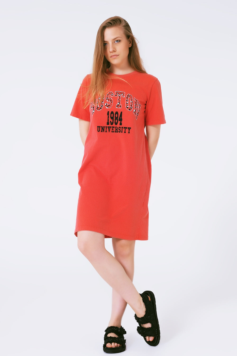 Q2 Robe t-shirt midi rouge Boston 1984 Université