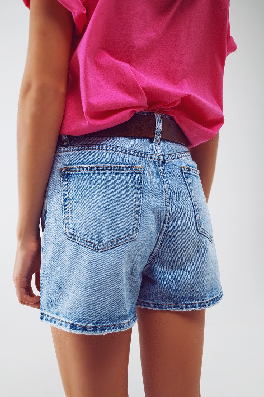 Short en denim avec étoiles laminées en lavage clair