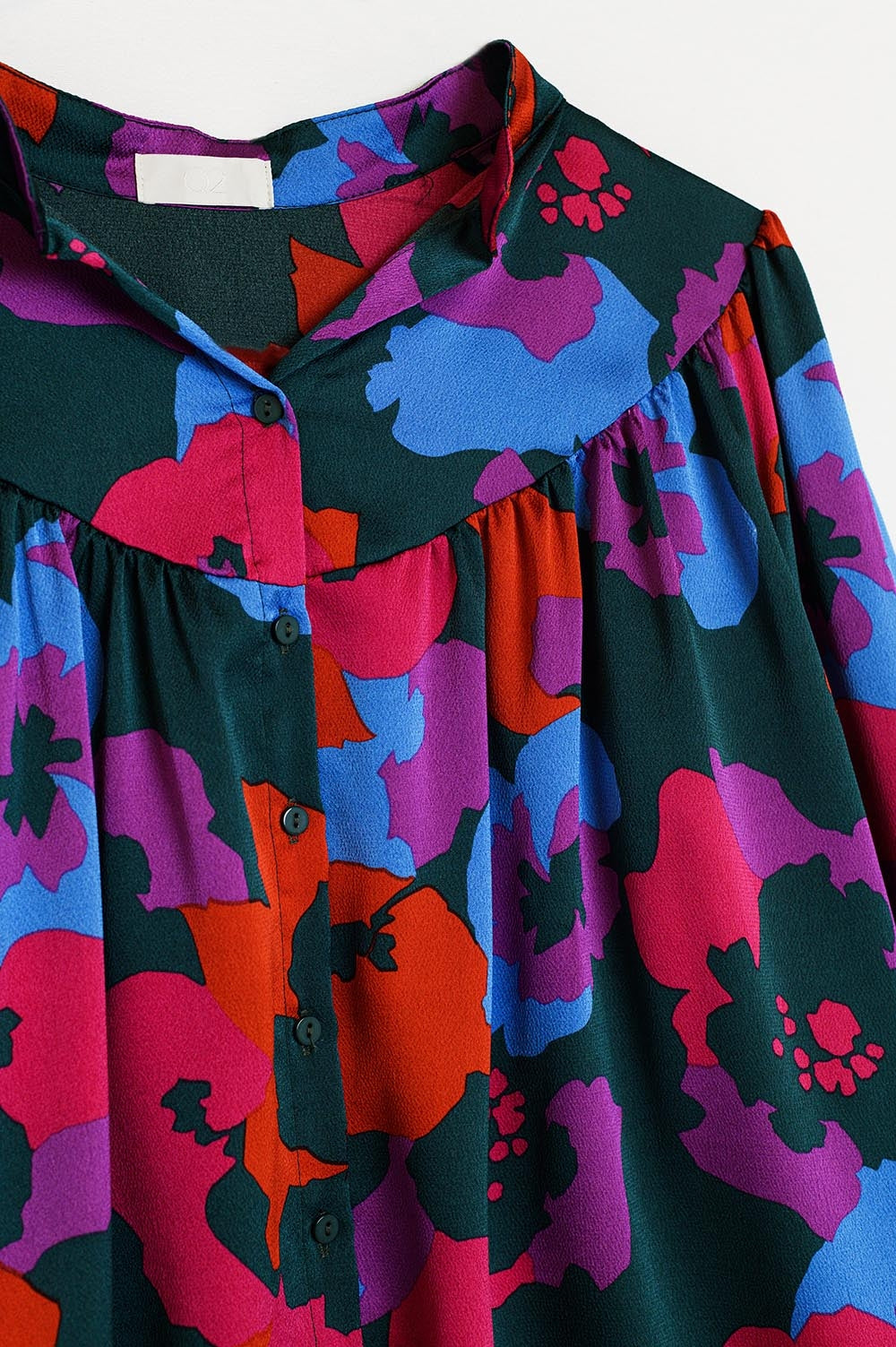 Surchemise oversize avec détails froncés en motif floral coloré